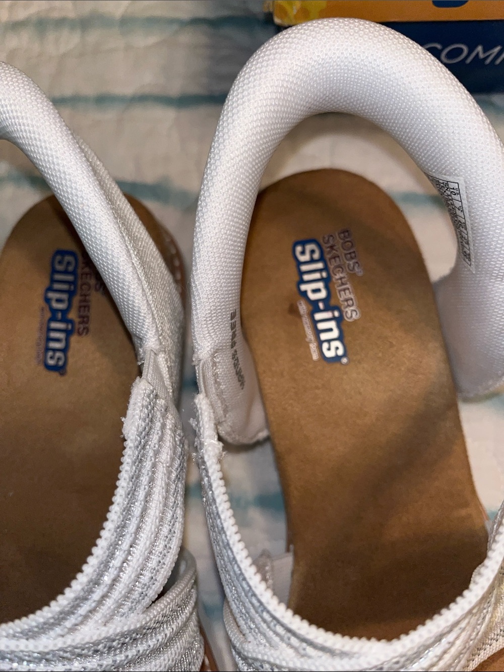 Skechers Bobs Hands-free Slip-Ins Desert Kiss/ White Elastic Women’s Sandals - Picture 8 of 13